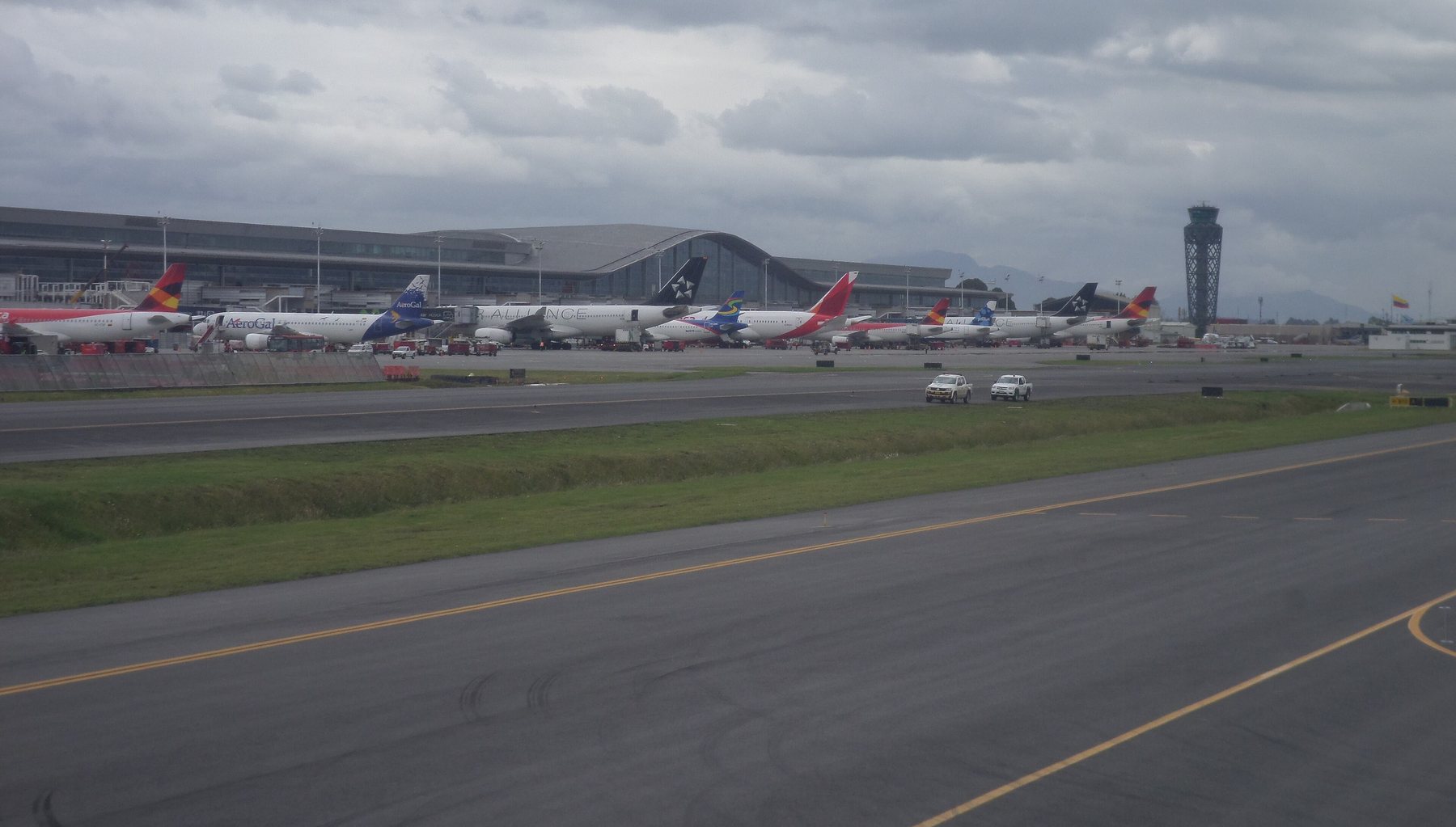 The research question connects a growing airport with the health of the populations in its area of influence.